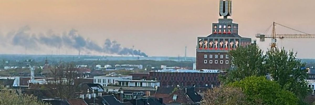 FW-DO: Starke Rauchentwicklung aus einer Lagerhalle - Feuer in einer ehemaligen Ziegelei
