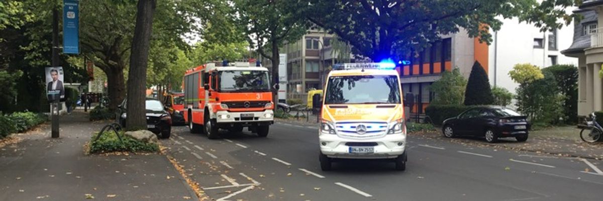 FW-BN: Feuerwehr löscht Brand in Einfamilienhaus - Kennedyallee gesperrt