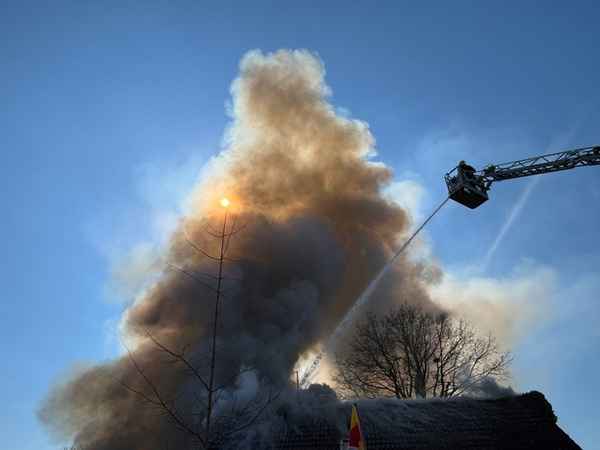 KFV Bodenseekreis: Großeinsatz für die Feuerwehr: Wohnhausbrand in Bermatingen