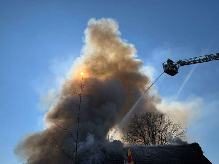 KFV Bodenseekreis: Großeinsatz für die Feuerwehr: Wohnhausbrand in Bermatingen
