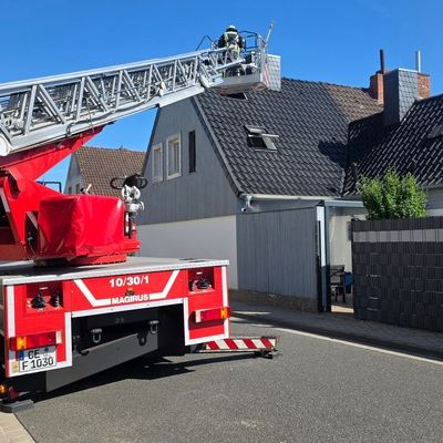 FW Celle: Feuer im Dachstuhl eines Wohnhauses