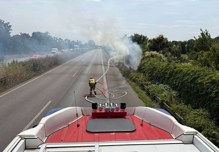 FW Moers: Böschungsbrand auf der A57