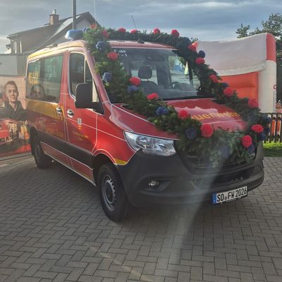 FW Ense: Neues Fahrzeug für die Feuerwehr Ense in Dienst gestellt