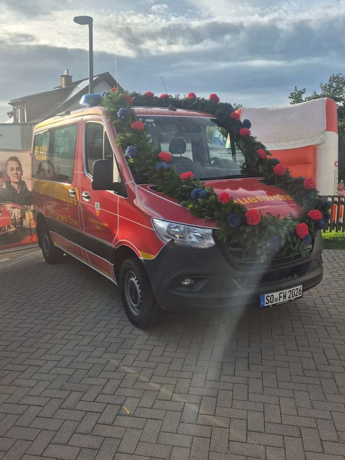 FW Ense: Neues Fahrzeug für die Feuerwehr Ense in Dienst gestellt