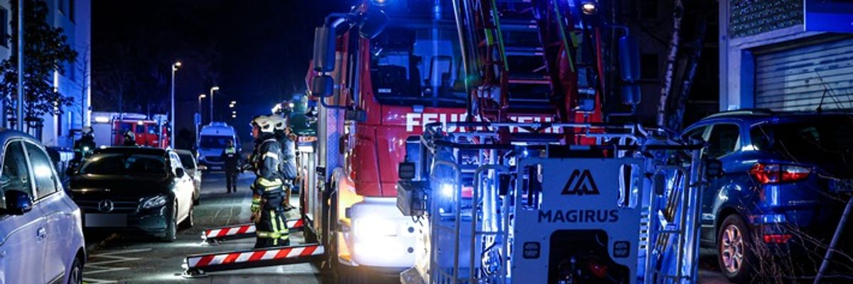 FW-MK: E-Roller brennt nachts in Wohnung