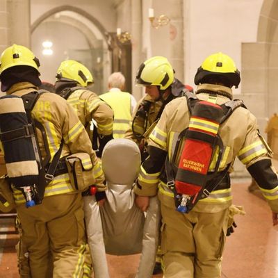 FW Ratingen: Feuerwehr Ratingen trainiert Einsatz an St. Peter und Paul