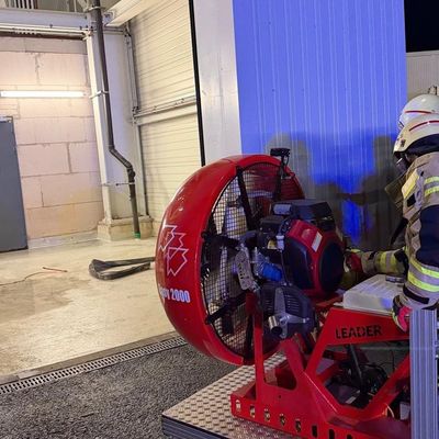 FW Helmstedt: Feuer in Klärschlammverbrennungsanlage: Einsatzkräfte bekämpfen Brand auf mehreren Ebenen