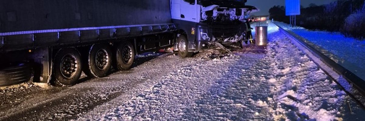 FW-ROW: Sattelzug verunglückt auf der BAB 1 - Feuerwehr pumpt Diesel ab