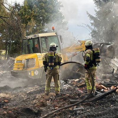 FW Lehrte: Laubenbrand im Wald bei Grafhorn