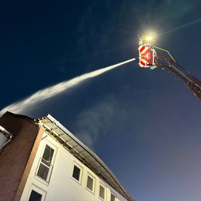 FW Paderborn: Dachstuhlbrand in der Lösekestraße