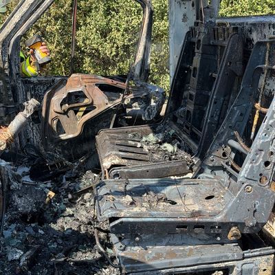FW Meerbusch: PKW in Vollbrand auf der A52. Trotz Absperrmaßnahmen mit gefährlichen Situationen für die Einsatzkräfte