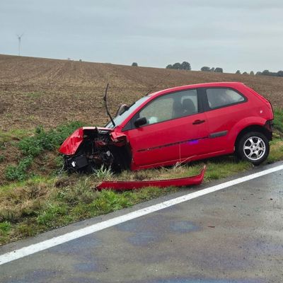 FW Ense: Verkehrsunfall auf der B516