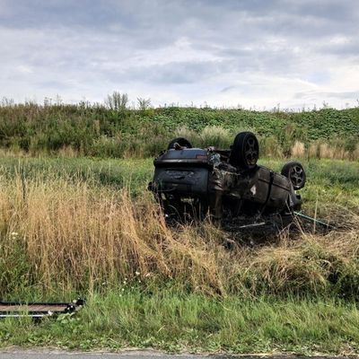 FW-AR: PKW nach Unfall in Vollbrand