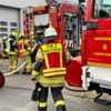 FW-OLL: Austritt von Salzsäure in Industriebetrieb - Feuerwehr unterbindet Gefahrensituation in