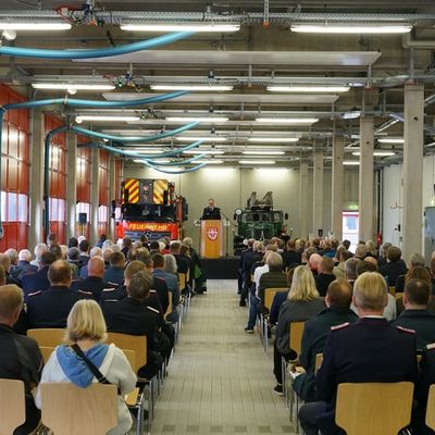 FW Neumünster: 112 Jahre Berufsfeuerwehr Neumünster: Jubiläums-Wochenende mit Blaulichtmeile zieht über 10.000 Gäste an