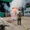 FW-AR: Brennender Papiercontainer in Anlieferungshalle eines Discounters in Hüsten