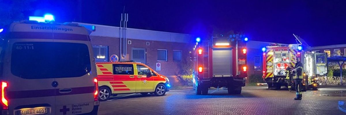 FW-AUR: Großeinsatz: Feuer in Lagerraum der Klinik-Kardiologie