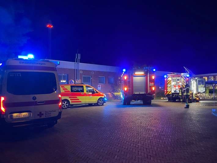 FW-AUR: Großeinsatz: Feuer in Lagerraum der Klinik-Kardiologie