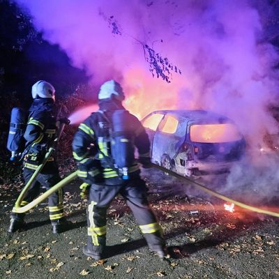FW-MK: PKW brannte auf der Alexanderhöhe