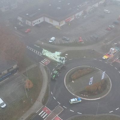 FW-ROW: Gefahrgutunfall in Zeven: 1.000 Liter Säure ausgelaufen