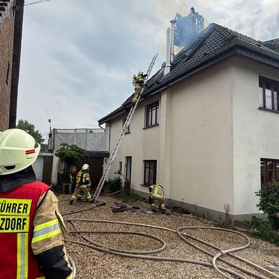 Feuerwehr Goch: Dachstuhlbrand nach Blitzeinschlag