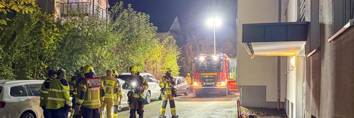 FW-DT: Gasundichtigkeit in Mehrparteienhaus - eine Person verletzt