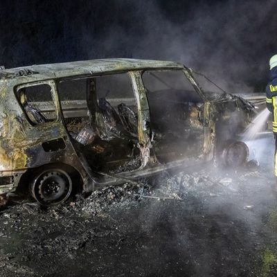 FW Porta Westfalica: 03.03.2026 - A2: PKW in Vollbrand