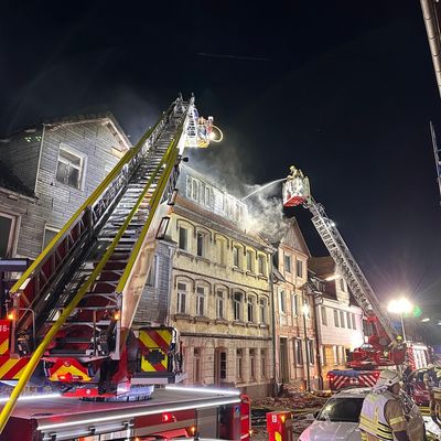 FW Helmstedt: Gebäudebrand mit Menschenrettung