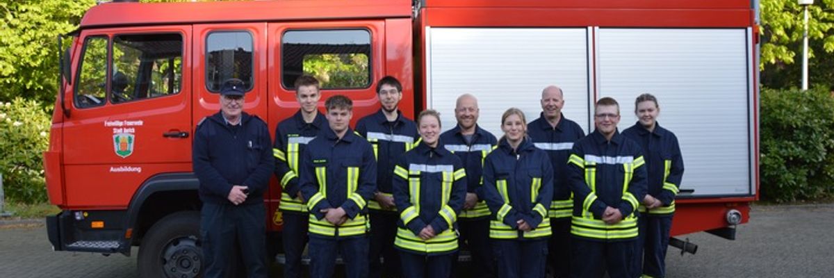 FW-AUR: 18 neue Einsatzkräfte für Auricher Feuerwehren