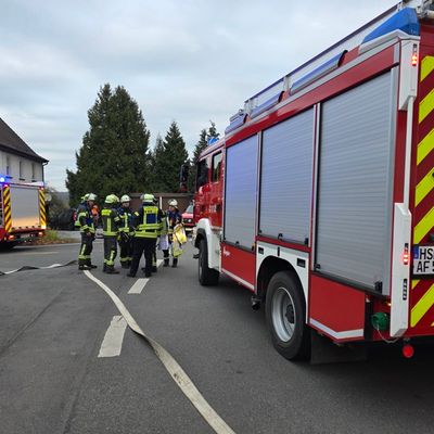 FW-AR: Intensive Jahresübung: Brand in altem Drogerie-Gebäude