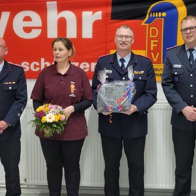 FW Helmstedt: Reibungsloser Führungswechsel in der Ortsfeuerwehr Emmerstedt im Jahr 2025