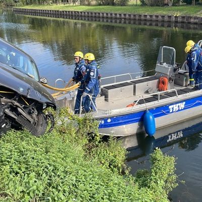 FW-KLE: Verkehrsunfall auf der Johanna-Sebus-Straße - Auto von Böschung geborgen