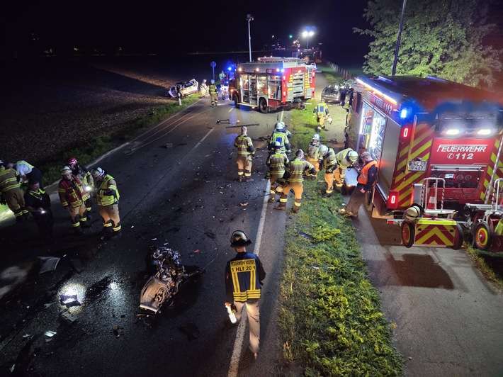 FW Voerde: Schwerer Verkehrsunfall in Voerde