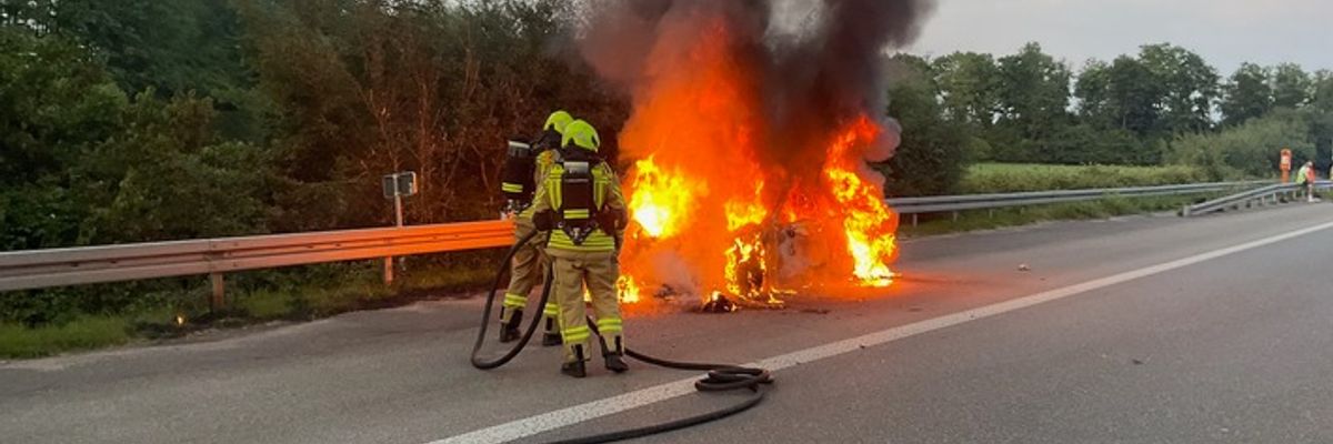 FW Alpen: Einsatzreicher Abend auf der Autobahn A57