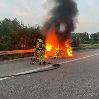 FW Alpen: Einsatzreicher Abend auf der Autobahn A57