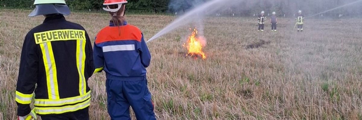 FW-AR: Gemeinsame Übung zur Vegetationsbrandbekämpfung in Wennigloh