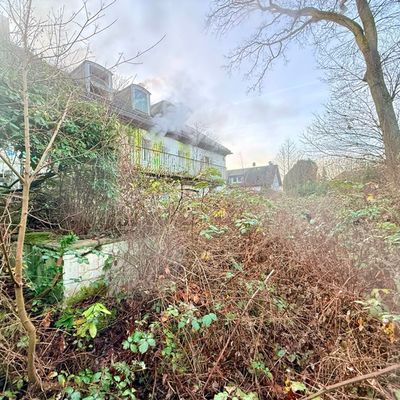 FW Ratingen: Brand in leerstehendem Gebäude in Ratingen-Hösel / Feuerwehr Ratingen mehrere Stunden im Einsatz