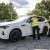 FW-LEV: Feuerwehr Leverkusen übt an Mazda-Plug-in-Hybrid Modellen Praxisnahe Ausbildung in der technischen Hilfeleistung an modernsten Fahrzeugen