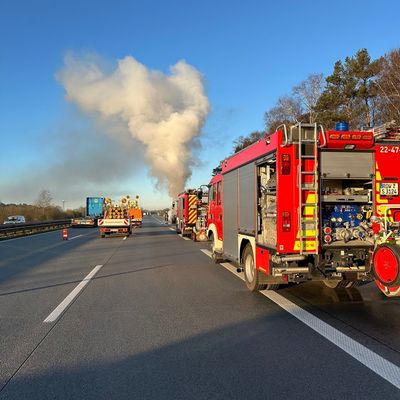 FW-ROW: Mini Cooper brennt in voller Ausdehnung