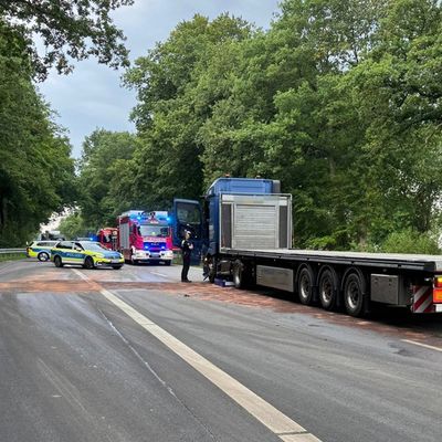 FW-AUR: Umfangreicher Dieselaustritt auf Bundesstraße