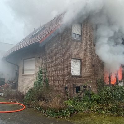 FW-DO: Feuer in Dortmund-Höchsten / Brand eines Einfamilienhauses