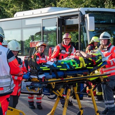 FW-RD: Realitätsnahe Großübung fordert Feuerwehr und Rettungsdienst in Tappendorf