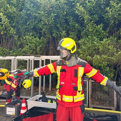 FW-Velbert: Feuerwehr Velbert übt Gefahrguteinsatz