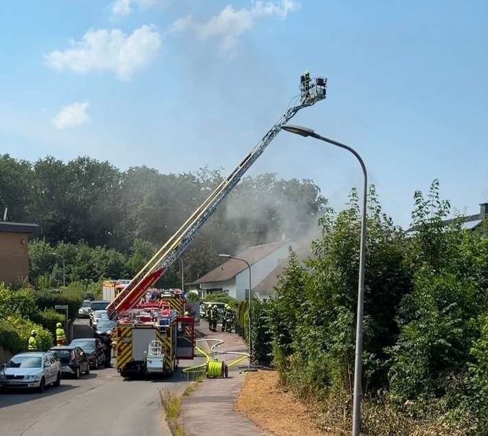 FW-EN: Feuer im Eulenweg - Extreme Belastung für die Einsatzkräfte