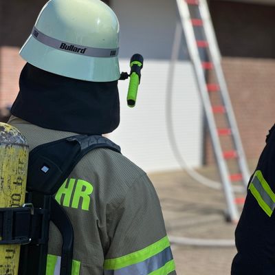 FW-ROW: Einsatz "F3 - brennt Dachstuhl" am 1. Mai