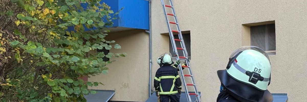 FW-EN: Gemeldeter Brandgeruch in mehrgeschossigem Wohnhaus