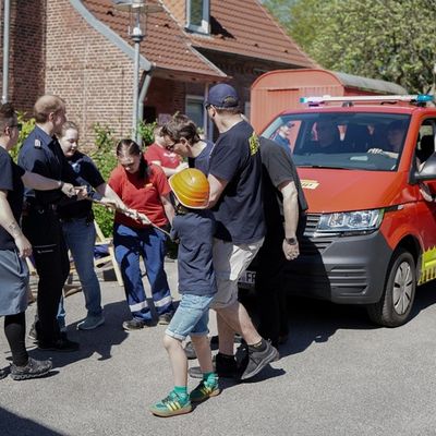 FW-LFVSH: Feuerwehren legen über 3.000 Kilometer nur mit Muskelkraft zurück: "FitQuerBeet" erreicht nach einem Jahr großes Finale in Flensburg