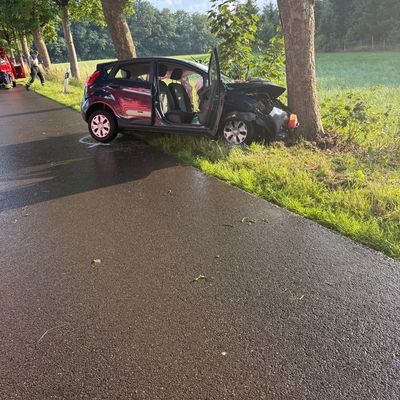 FW-RS: Schwerer Verkehrsunfall auf der Schwelmer Straße