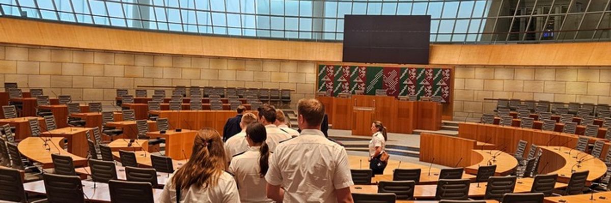 FW-WRN: Jugendfeuerwehr Werne besucht den Landtag Nordrhein-Westfalen