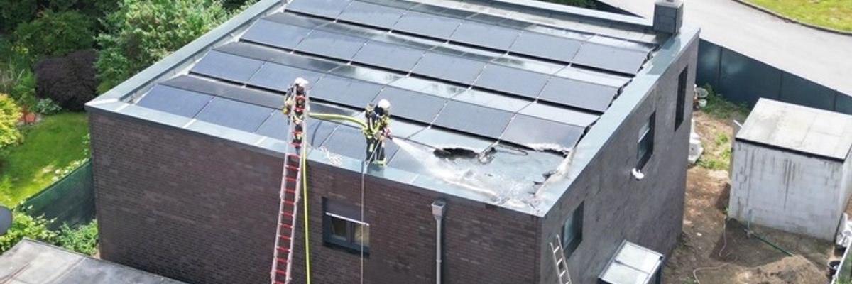 FW-BO: Brand einer Photovoltaik-Anlage in Bochum-Hiltrop